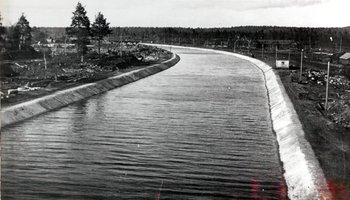 Деривационный канал, вид со стороны ГЭС, 1930 год