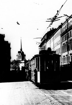 Первый трамвай на Невском проспекте, 15 апреля 1942 г.