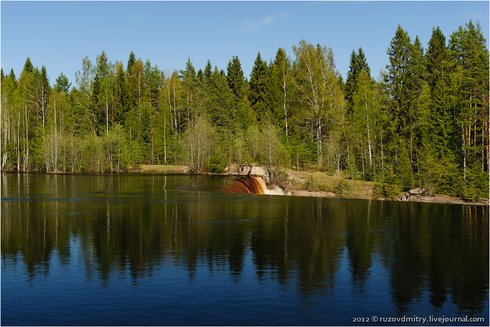 Уникального вида порог. Водная гладь резко обрывается