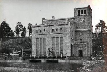 Первая очередь ГЭС. Вид с нижнего бьефа 1930 год