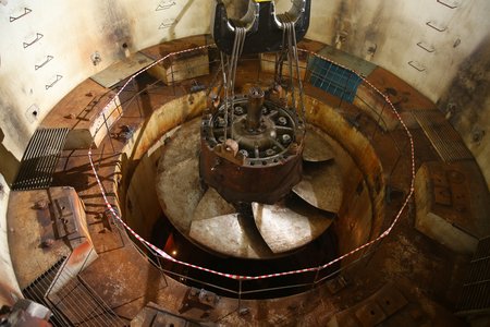 Выемка рабочего колеса 4-го гидроагрегата Верхне-Туломской ГЭС, 2018 год